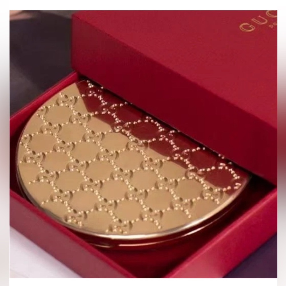 Gucci Gold Embossed Compact Mirror - Picture 2 of 6